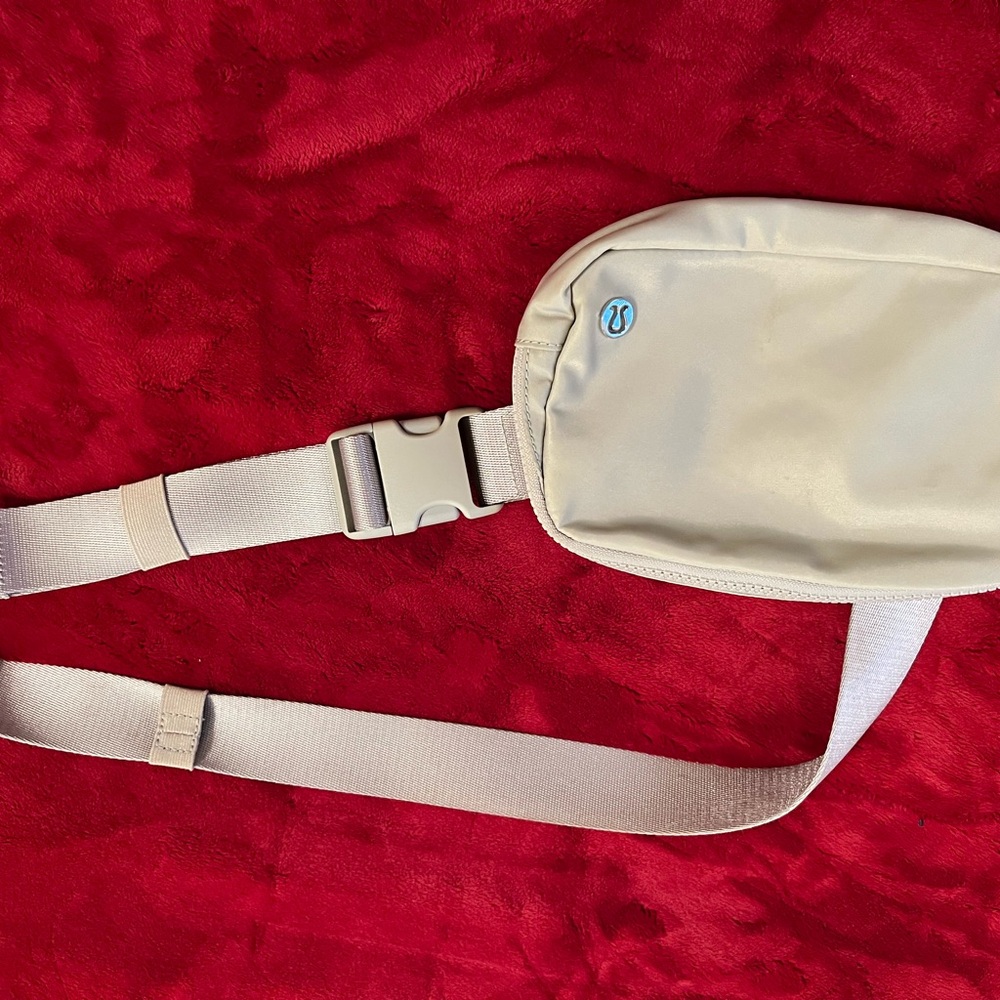 Lululemon Athletica Light Gray Belt Bag
